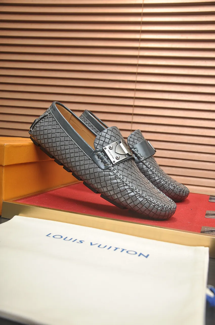 Men's men's shoes💰460💶 [LV Doudou shoes] (water-dyed cowhide lining) new model is on the market, available on the official website. The new Doudou shoes are processed into single-color materials, and the uppers are made of imported woven cowhide material. The body of the shoe is fully hemmed with mark thread, and is lined with imported original cowhide leather. The elegant shoe shape is super suitable for all-matching, and the size is 38-44.